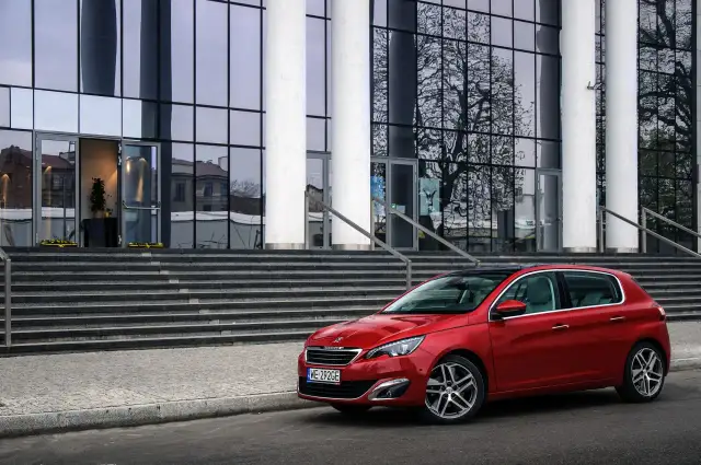 Peugeot 308: Jaki silnik benzynowy wybrać? Uniknij kosztownych błędów!