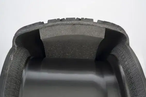 Szumią opony? 5 skutecznych sposobów na wyciszenie hałasu