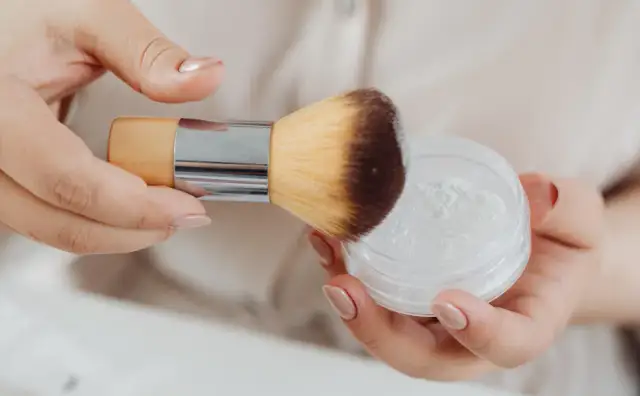 Jaki puder do cery mieszanej - wybierz najlepszy produkt dla siebie