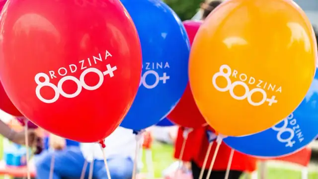 800 plus 2025: Kiedy ZUS wypłaci? Sprawdź swój termin!