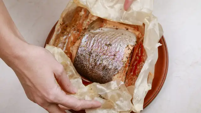 Jak długo mrozić rybę? Poradnik eksperta, by zachowała smak!