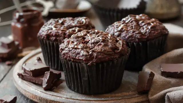 Jak zrobić idealne babeczki brownie? Ciągnące i chrupiące!