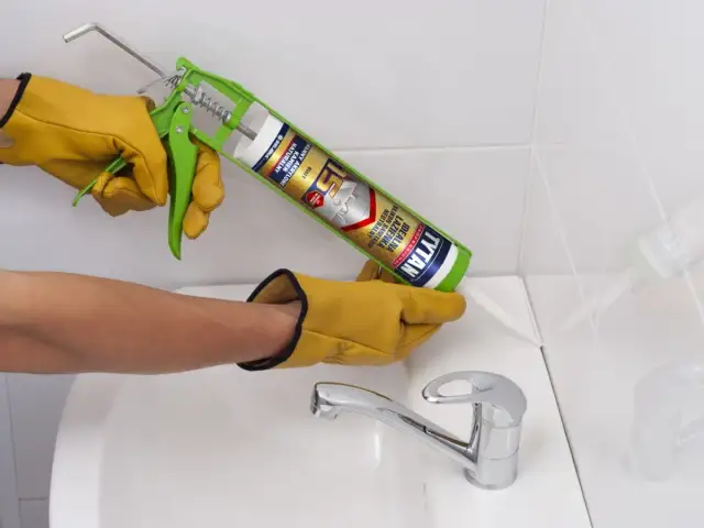 Jaki silikon sanitarny wybrać, aby uniknąć pleśni i grzybów?