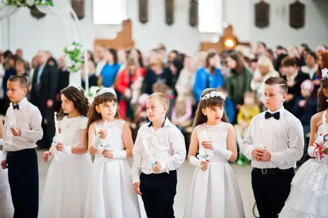 Ile lat mają dzieci na pierwszą komunię świętą? Sprawdź ważne informacje