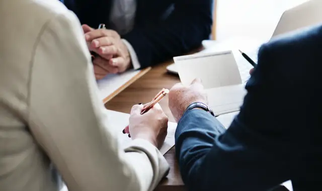 Jaki procent bierze adwokat od wygranej sprawy? Uniknij wysokich kosztów!