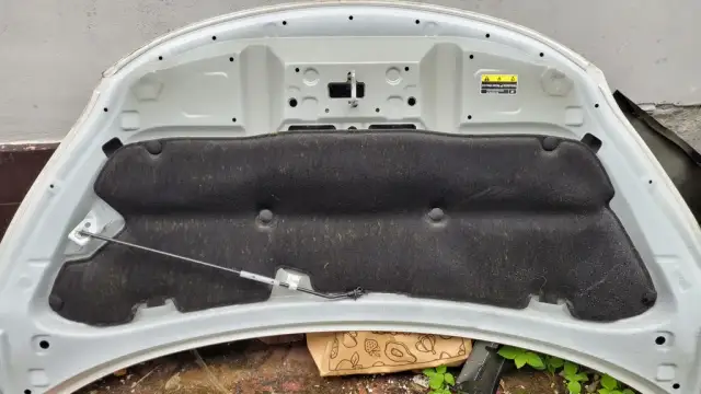 Jak otworzyć maskę w Toyota Aygo - proste kroki i porady