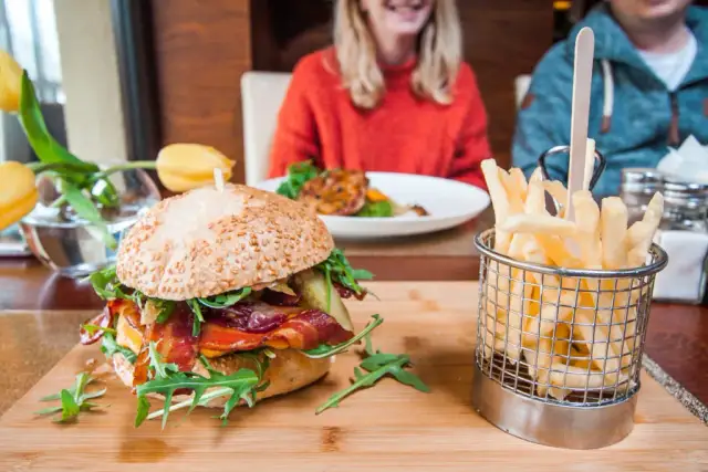 Mikołajki gdzie zjeść - najlepsze restauracje na Mazurach, które zaskoczą