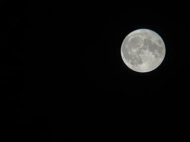 Jak zrobić zdjęcie księżyca iPhonem i uniknąć najczęstszych błędów