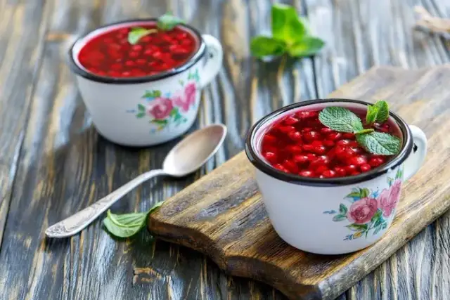 Kisiel na zaparcia: Jaki skład leczy, a jaki szkodzi?