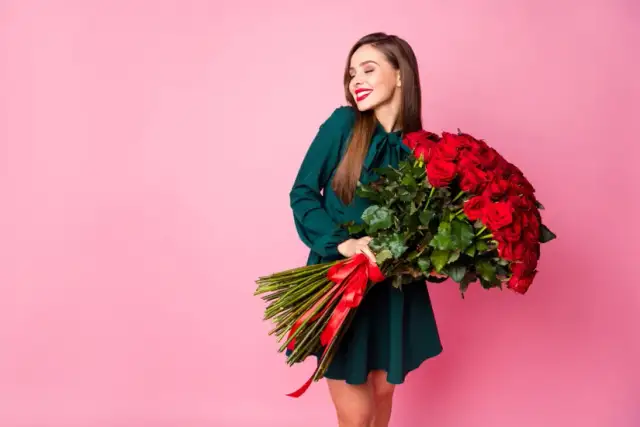 Ile róż na prezent? Poznaj znaczenie i uniknij gaf