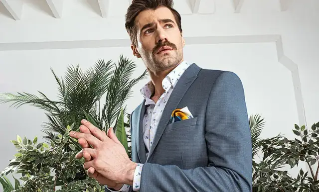 Jaką koszulę do garnituru wybrać, aby wyglądać elegancko?