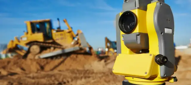 Co to jest technik geodeta? Kluczowe informacje o zawodzie i karierze