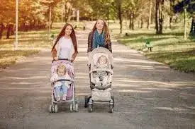 Jak prawidłowo ubrać dziecko na wiosenny spacer - kompletny poradnik mamy