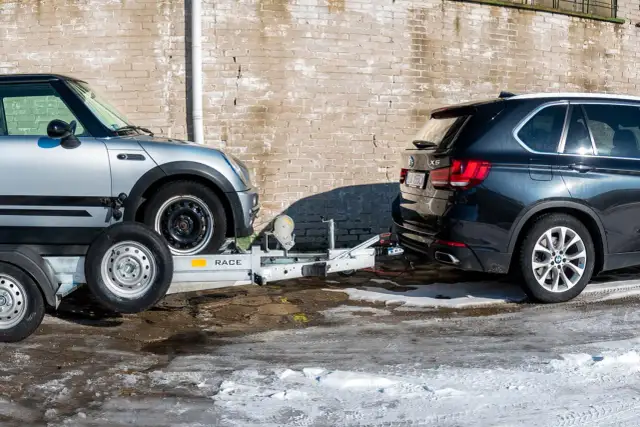 Jak holować auto bez haka - bezpieczne metody i ważne wskazówki