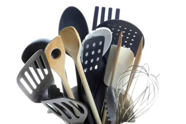 Schwarzes Plastik in der Küche: Gesundheitsrisiken und sichere Alternativen