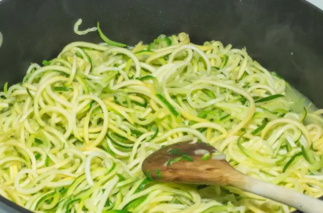 Jaka maszynka do spaghetti z cukinii? Wybierz najlepszą dla siebie!