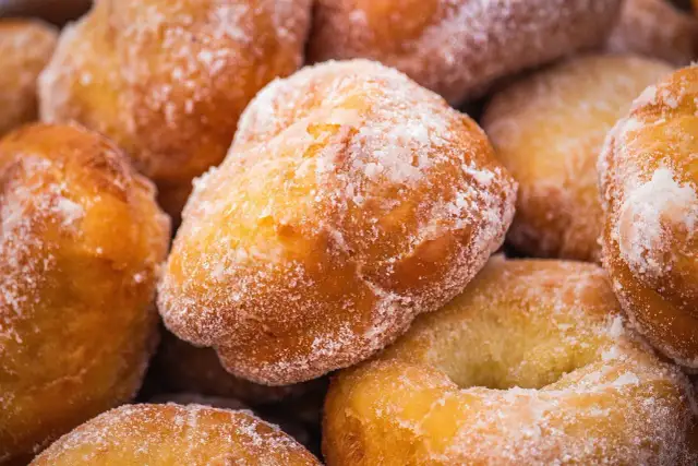 Ile kalorii ma pączek? Poznaj sekrety i jedz świadomie!