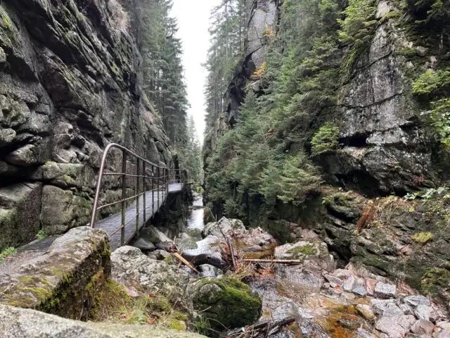 Szklarska Poręba: Karkonosze i Izery które góry wybrać?