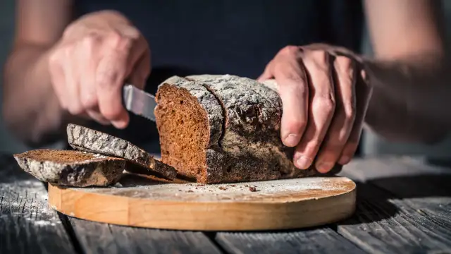 Zamienniki pieczywa: 15+ zdrowych alternatyw bez glutenu i węglowodanów