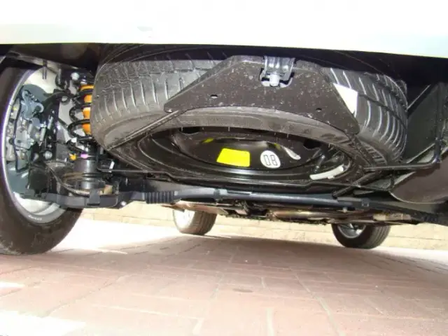 Jak łatwo i bezpiecznie wyjąć koło zapasowe w Citroenie Berlingo – krok po kroku