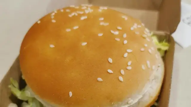 Ile kosztuje hamburger w Mc? Zaskakujące ceny w różnych miastach