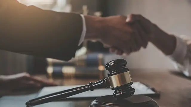 Oprocentowanie kredytu we frankach: Jak to działa? SARON i unieważnienie