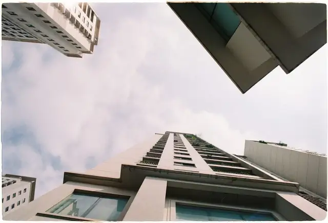 Jak sprawdzić dewelopera, aby uniknąć oszustw i bezpiecznie inwestować