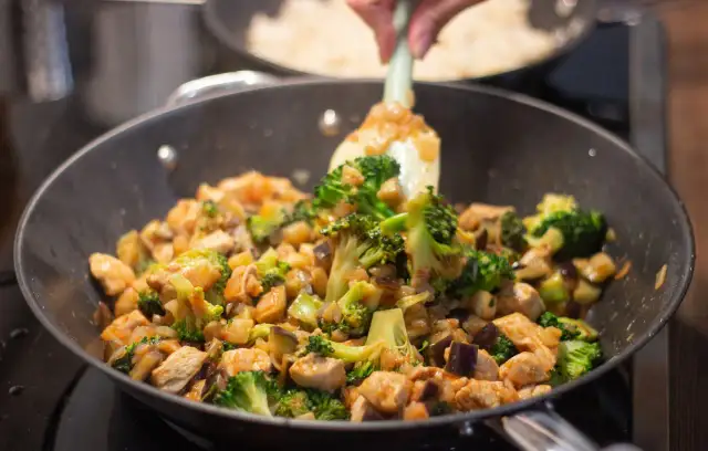 Co na obiad na kilka dni? Proste przepisy, które zaoszczędzą czas