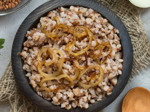 Zaskocz smakiem! Ugotowana kasza gryczana w daniach na słodko i wytrawnie