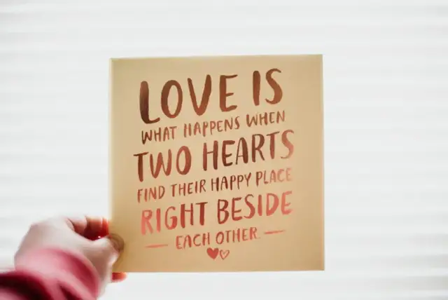 Co to znaczy kochać? Cytaty, które zmienią Twoje spojrzenie na miłość