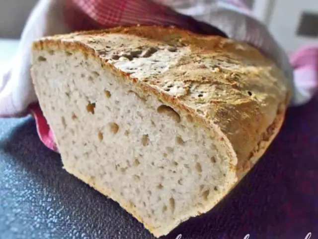 Chleb pszenno-żytni jak z piekarni – idealny przepis na domowy wypiek