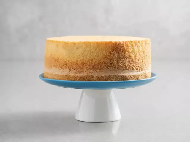 Ile wcześniej można upiec biszkopt na tort, aby był świeży i smaczny?