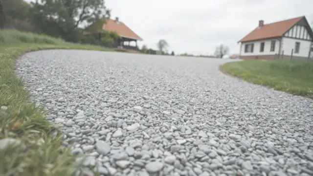 Jak obliczyć tłuczeń na podjazd? Poradnik eksperta (m³ i tony)