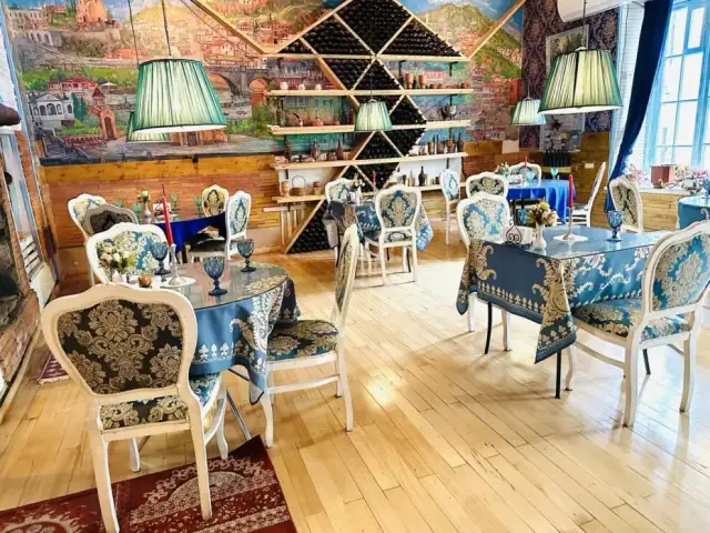 Tbilisi gdzie zjeść: najlepsze restauracje i ukryte smaki miasta