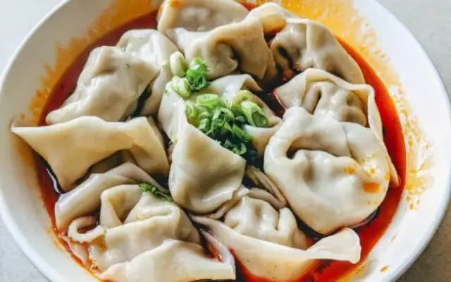 Co jedzą Chińczycy na obiad? Odkryj niezwykłe potrawy i tradycje