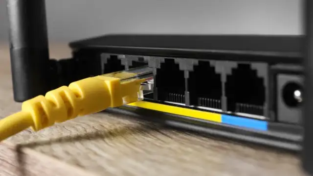 Jak podłączyć kabel internetowy do routera - uniknij problemów z połączeniem