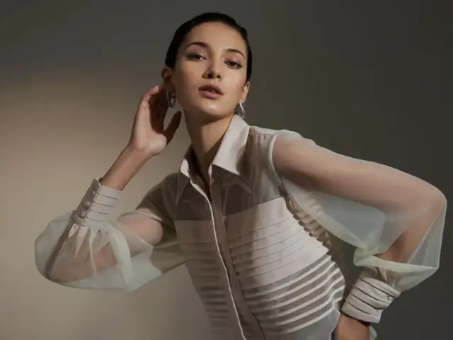 Jak nosić przezroczyste bluzki? Z klasą, stylowo i bez wpadki!