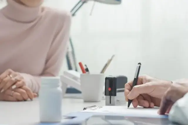 Czy ginekolog może wystawić L4? Wszystko, co musisz wiedzieć o zwolnieniach lekarskich