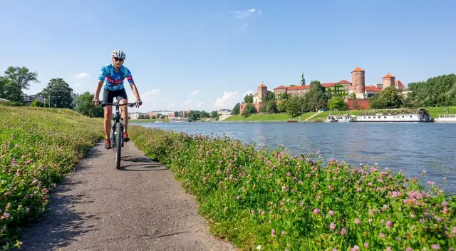 Trasa rowerowa wzdłuż Wisły - poznaj najpiękniejsze odcinki i atrakcje