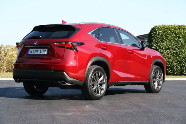 Lexus NX 300h: Bak 56L, zasięg 1000 km? Poznaj spalanie!