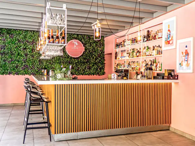 Gdzie zjeść w Rewalu? Odkryj najlepsze restauracje i smaki