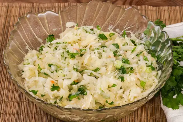 Idealne dania do surówki z kiszonej kapusty, które musisz spróbować