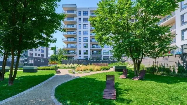 Jakie są instalacje na osiedlu i jak wpływają na komfort życia?