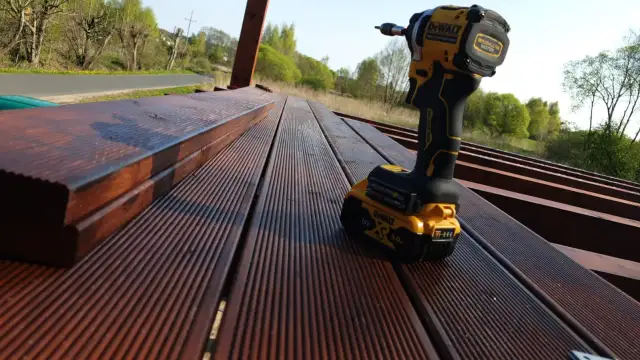 Jak zrobić drewniany taras na legarach bez zbędnych błędów i kosztów