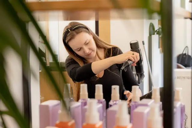 Farba do włosów w niedzielę? Oto, gdzie ją znajdziesz bez problemu!