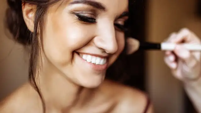 Makijaż na wesele: Trwały look krok po kroku. Olśnij przez noc!