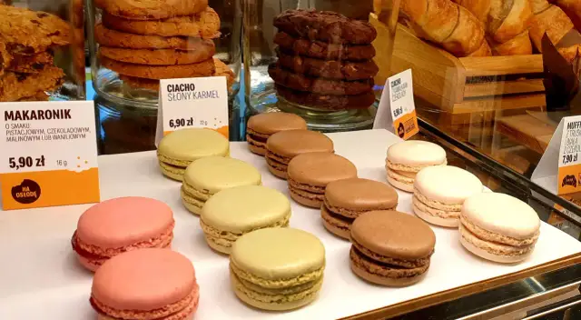 Ile kosztują makaroniki w McDonald's? Ceny, smaki i gdzie kupić