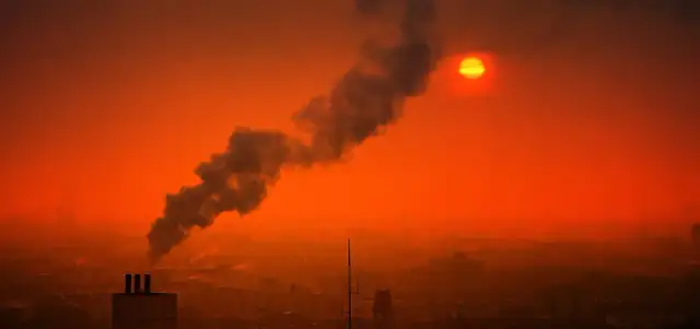 Co to smog i jak powstaje? Zrozum skutki i unikaj zagrożeń