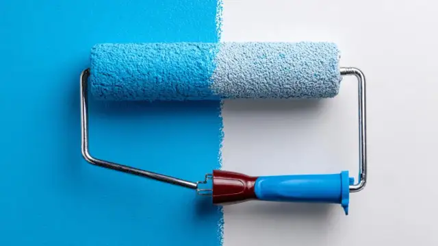 Malowanie natryskowe czy wałkiem? Porównanie, które rozwieje wątpliwości