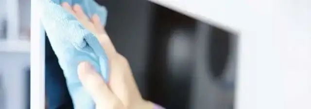 Jak umyć telewizor bez ryzyka uszkodzenia ekranu – sprawdzone metody